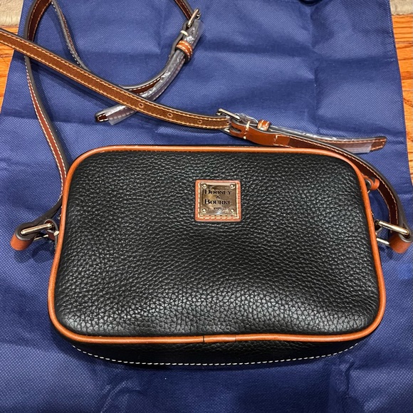 New Without Tags Dooney & Burke Camera Crossbody - Picture 5 of 6